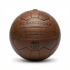 Skórzana historyczna retro piłka FC Barcelona z herbem klubu oraz datą inauguracji stadionu Camp Nou